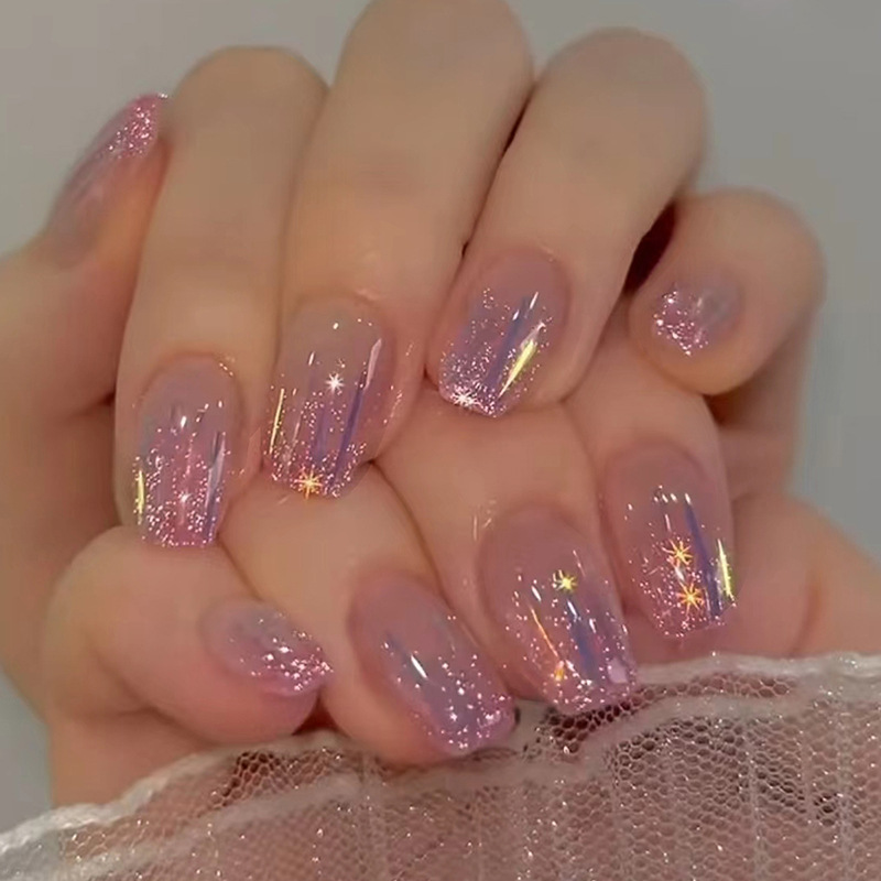 Nail Art Glossy - 女性・女の子向けの短いつけ爪、ヌードパープルカラー、キラキラ輝くグリッター入り、スクエアバレリーナシェイプ、フルカバー、プレスオン式のつけ爪
