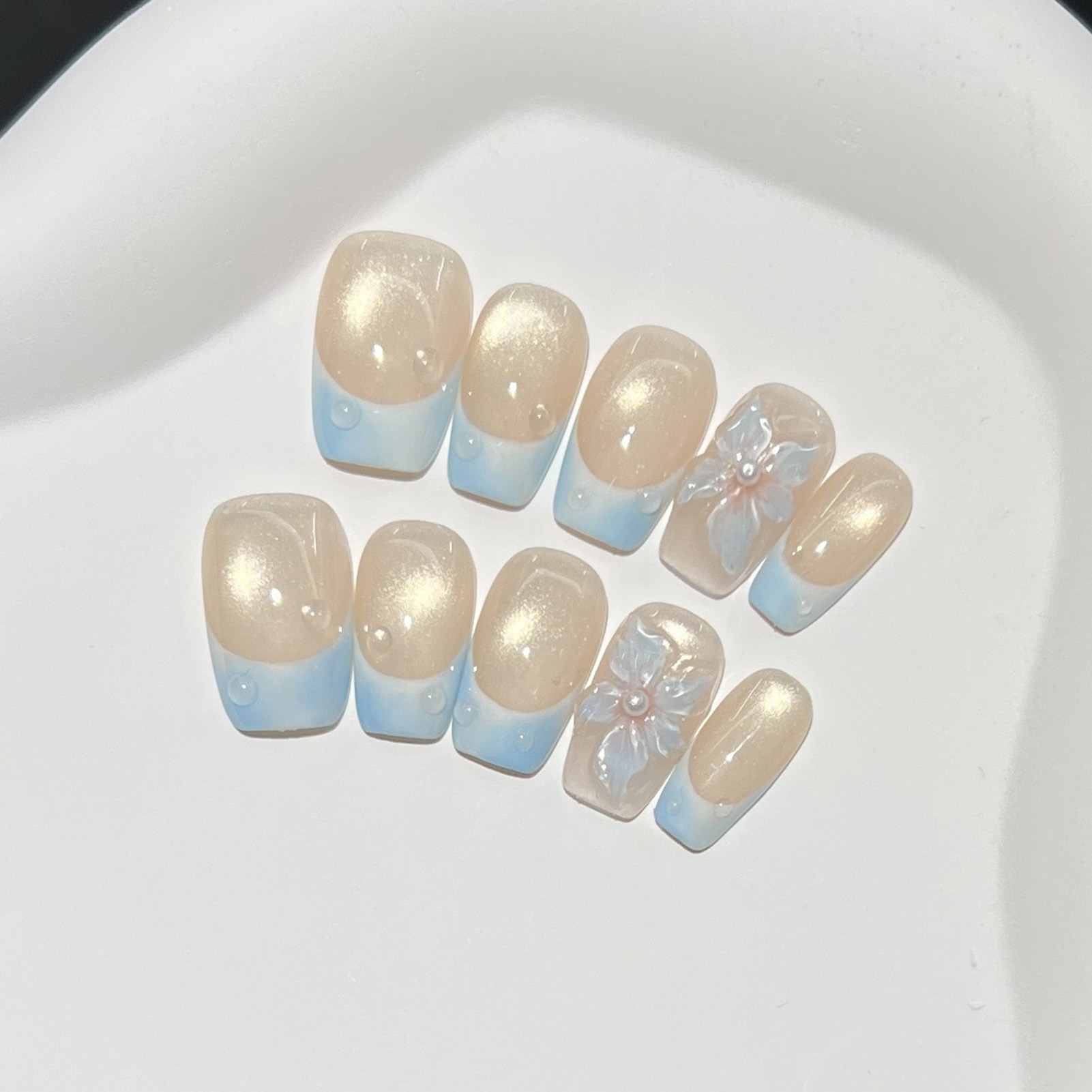 10枚入り フレンチブルー グロッシー フローラル プレスオ - Nail Art Glossy のレビューと価格