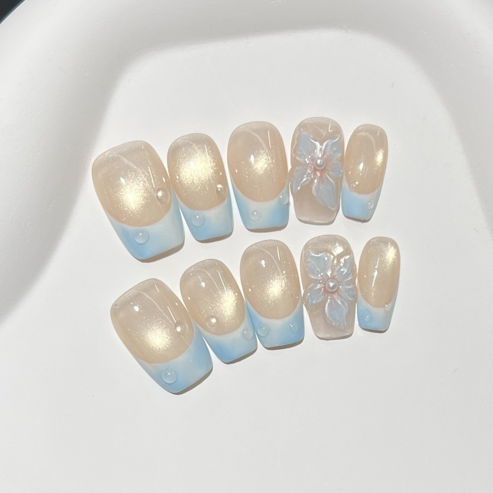 10枚入り フレンチブルー グロッシー フローラル プレスオ - Nail Art Glossy のレビューと価格